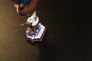 lot 89 image: Minnesota Twins TC Bear Mini Bobblehead