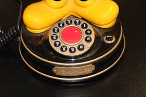 lot 94 image: Large Vintage 1997 Telemania Mickey Mouse Telephone