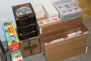 lot 100 image: Large Mixed Sports Card Bulk Lot