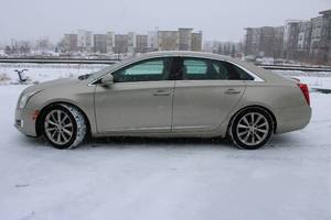 lot 1 image: 2013 Cadillac XTS Luxury - 2 OWNERS - AWD