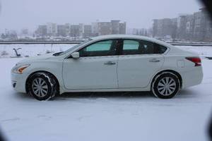 lot 8 image: 2015 Nissan Altima S