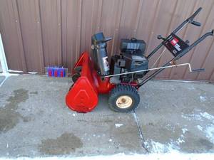 lot 3 image: Toro 622 snow blower. Needs minor tlc. Good used condition. Tested & works. As shown.