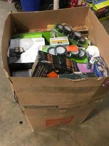 lot 4 image: Lots of mix lights origininal customer returns