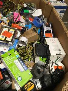 lot 37 image: Pallet with Assorted Hardware, Door Knobs, Tools Misc and more Diferents Conditions Custumers returns