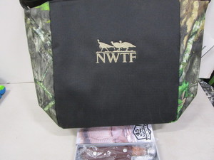 lot 23 image: Insulated Cooler Bag & Knife