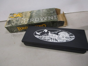 lot 15 image: Browning Knife