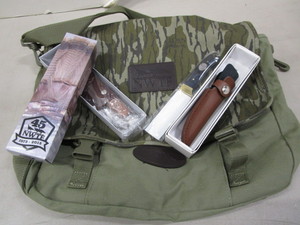 lot 40 image: Satchel, Knives