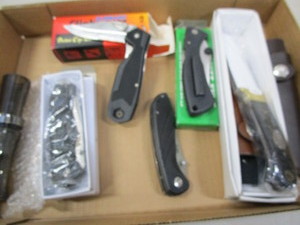 lot 50 image: Collector Knives