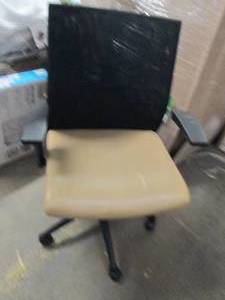 lot 8 image: rolling office chair ...