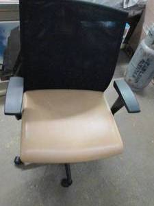 lot 12 image: rolling office chair ...