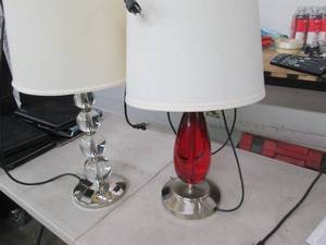 lot 20 image: 1 red and 1 clear glass lamps with ...