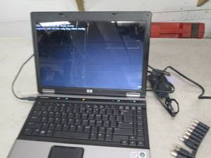 lot 71 image: HP laptop e530b no hard drive power...