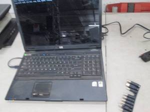 lot 79 image: HP compact laptop no hard drive pow...