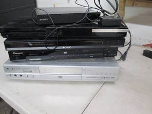 lot 91 image: 5 dvd players all power on ...