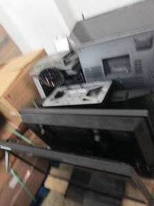 lot 98 image: big pallet lot of tvs all power on ...