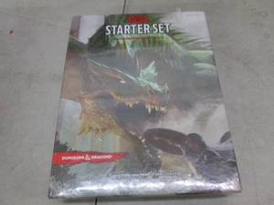 lot 111 image: dungeons and dragons starter set ...