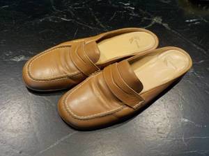 White Mountain size 9 Shoes...