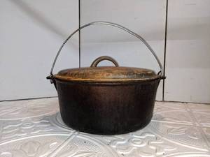 Cast Iron Cowboy Campfire Bean Pot Cauldron wLid