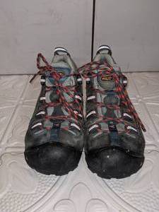 Size 7 12 KEEN Hiking Boots
