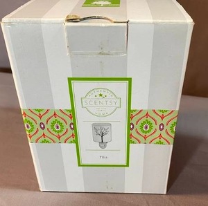 Scentsy Tilia Fragrance Warmer Plug In Nightlight New In Box