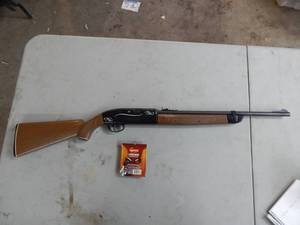 lot 2 image: Crosman 2100 Classic BB Gun With Ammo