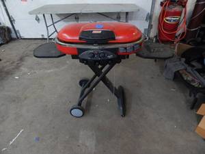lot 11 image: Coleman Road Trip Grill With Manual