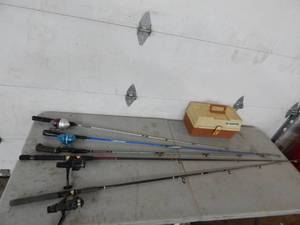 lot 17 image: 5-Summer Fishing Rods & Tackle Box