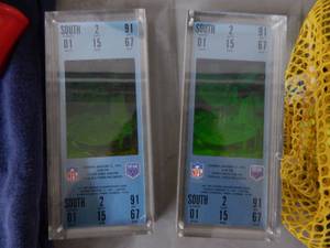 lot 28 image: Sports Equipment & Sports Collectibles. XL Size Jacket