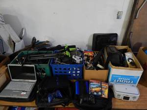 lot 31 image: Assortment Of Electronics