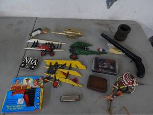 lot 59 image: Vintage Metal Aomco Planes With Other Toys & Trinkets