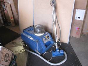 lot 1 image: (RMC) Rinse N Vac Carpet Cleaner Co...