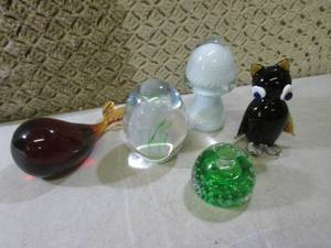 lot 49 image: (BS) Solid Glass Decor Egg Owl Whal...
