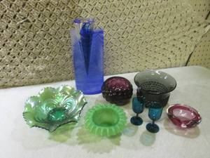 lot 51 image: (F-2) Assorted Colored Glass Decor...