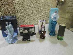 lot 63 image: (D-3) 5 Assorted Vintage Avon...