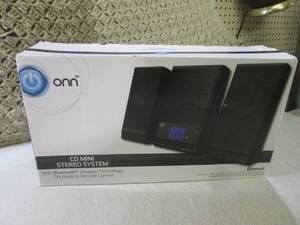 lot 68 image: (EW4) Onn CD Mini Stereo System wit...