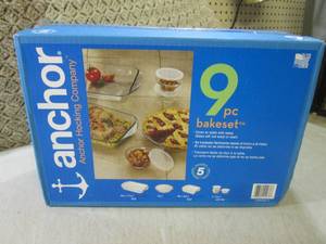 lot 74 image: (D-2) Anchor Hocking 9pc Bake Set ...