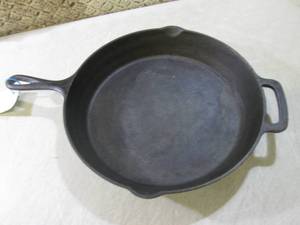 lot 133 image: (RM4) 12 Cast Iron Fry Pan...