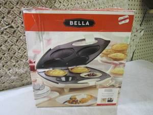 lot 154 image: (D-1) Bella Personal Pie Maker...