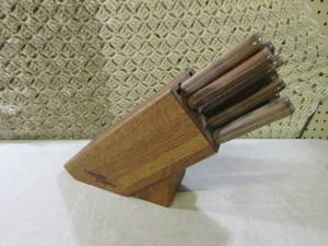 lot 155 image: (G-1) Chicago Cutlery Knife Set in ...