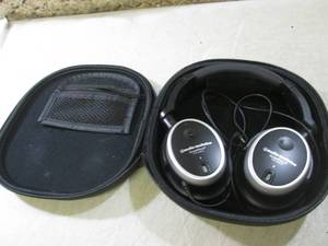 lot 173 image: (BSB) Audio-Technica Headphones wit...