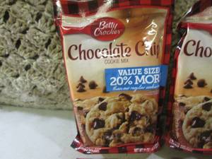 lot 205 image: (B-2) 6 Bags Chocolate Chip Cookie ...