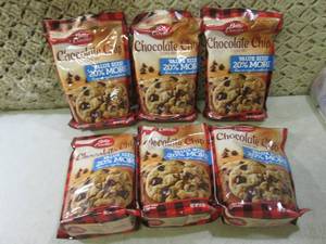 lot 208 image: (B-2) 6 Bags Chocolate Chip Cookie ...