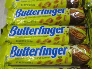 lot 238 image: (B-1) 18 Butterfinger Candy Bars Pa...