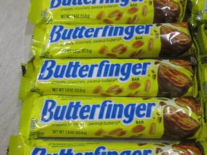 lot 239 image: (B-1) 18 Butterfinger Candy Bars Pa...