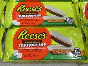 lot 244 image: (B-2) 18 Reeses Peanut Butter Cups ...