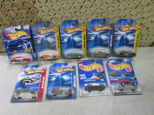 lot 260 image: (C-4) Assorted Hot Wheels in Packag...