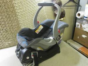 lot 280 image: (D-1T) Baby Trend Car Seat...