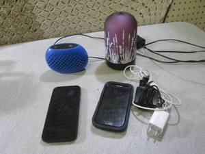 lot 282 image: (F-3) Bluetooth Speaker, Oil Warmer...