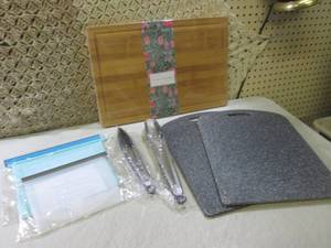 lot 300 image: (EC2) 3 Cutting Boards 2 Kitchen To...