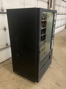 lot 2 image: Snack Vending Machine
